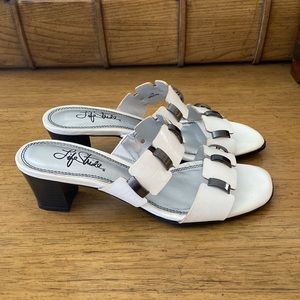 Life Stride Sandals
